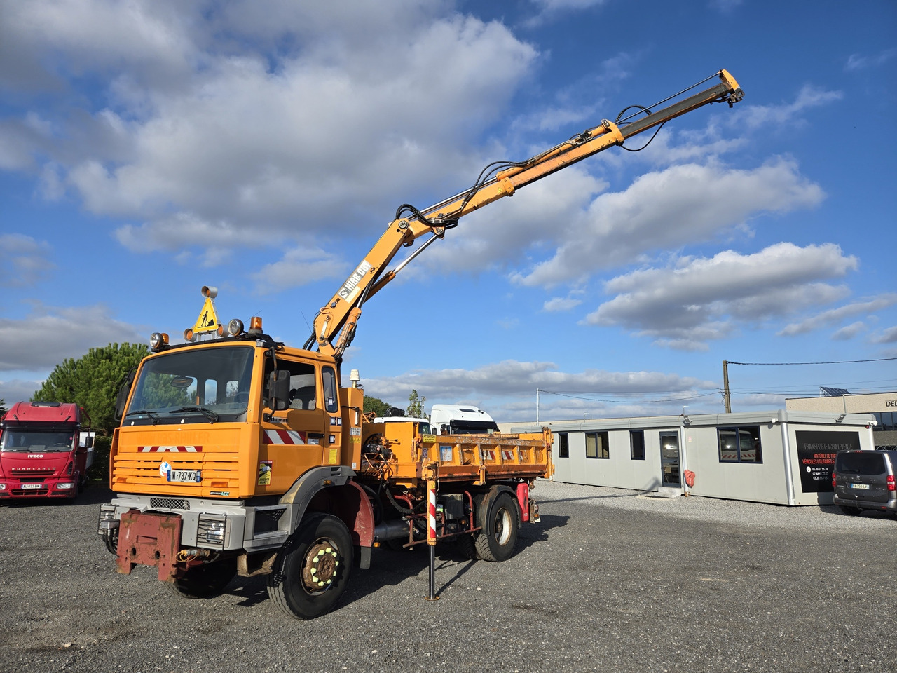 Renault G250 4x4 - Billenőplatós teherautó, Darus autó: 1 kép. Renault G250 4x4 - Billenőplatós teherautó, Darus autó: 1 kép.