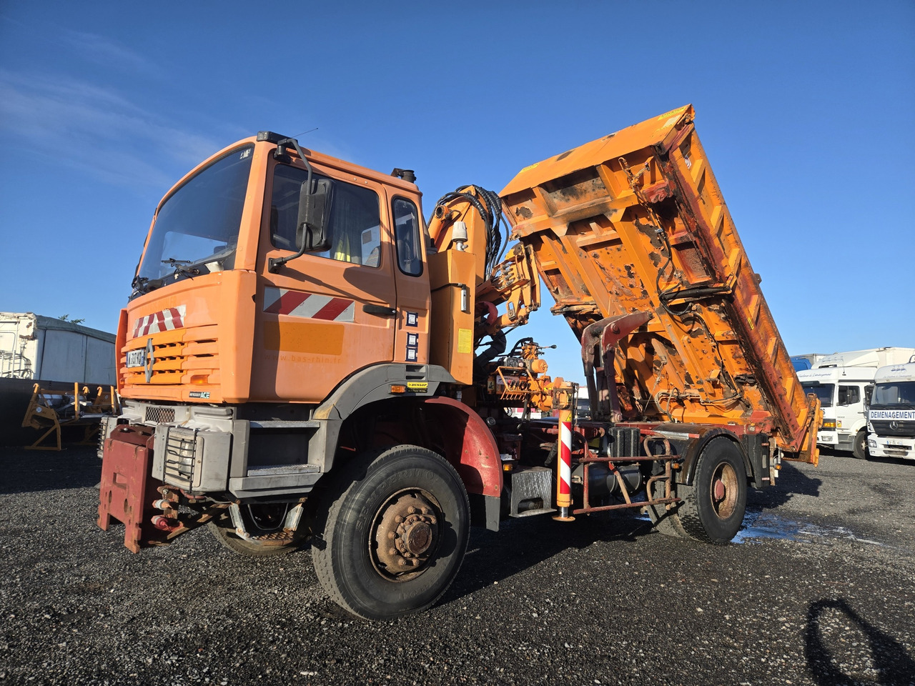 Renault G300 / 4x4 - Billenőplatós teherautó, Darus autó: 1 kép. Renault G300 / 4x4 - Billenőplatós teherautó, Darus autó: 1 kép.