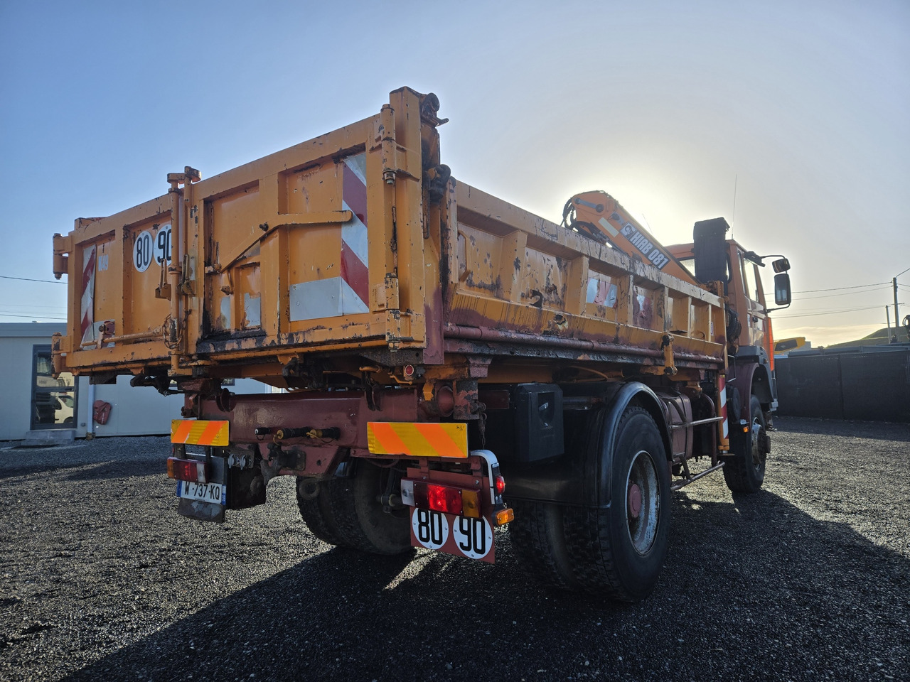 Renault G300 / 4x4 - Billenőplatós teherautó, Darus autó: 4 kép. Renault G300 / 4x4 - Billenőplatós teherautó, Darus autó: 4 kép.