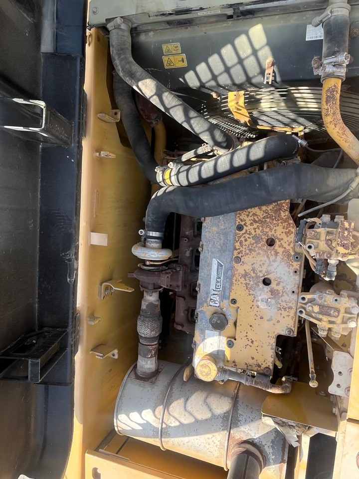 CATERPILLAR 323DL - Lánctalpas kotró: 4 kép. CATERPILLAR 323DL - Lánctalpas kotró: 4 kép.