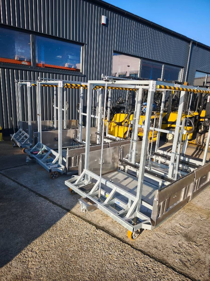 LKE CARGO LINER SP2/SP4 ASL - Anyagmozgató gép: 3 kép. LKE CARGO LINER SP2/SP4 ASL - Anyagmozgató gép: 3 kép.