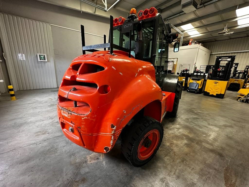 Ausa C 500 H - Terepjáró képességű targoncá: 4 kép. Ausa C 500 H - Terepjáró képességű targoncá: 4 kép.