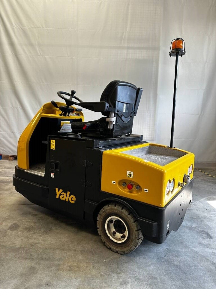 Yale MT70 - Elektromos vontató: 2 kép. Yale MT70 - Elektromos vontató: 2 kép.