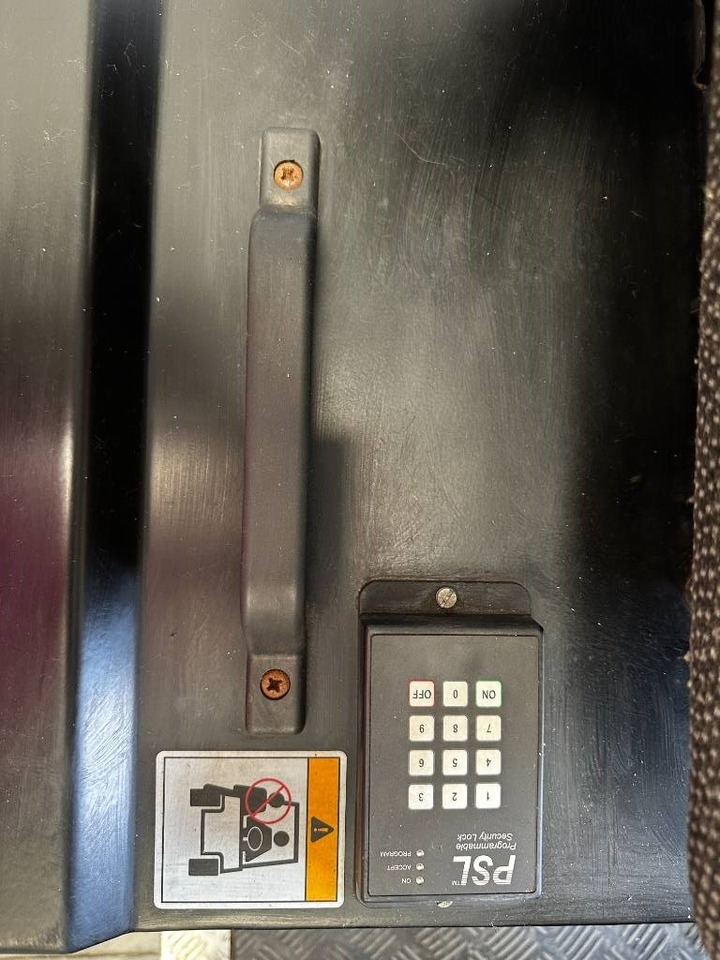 Yale MT70 - Elektromos vontató: 5 kép. Yale MT70 - Elektromos vontató: 5 kép.