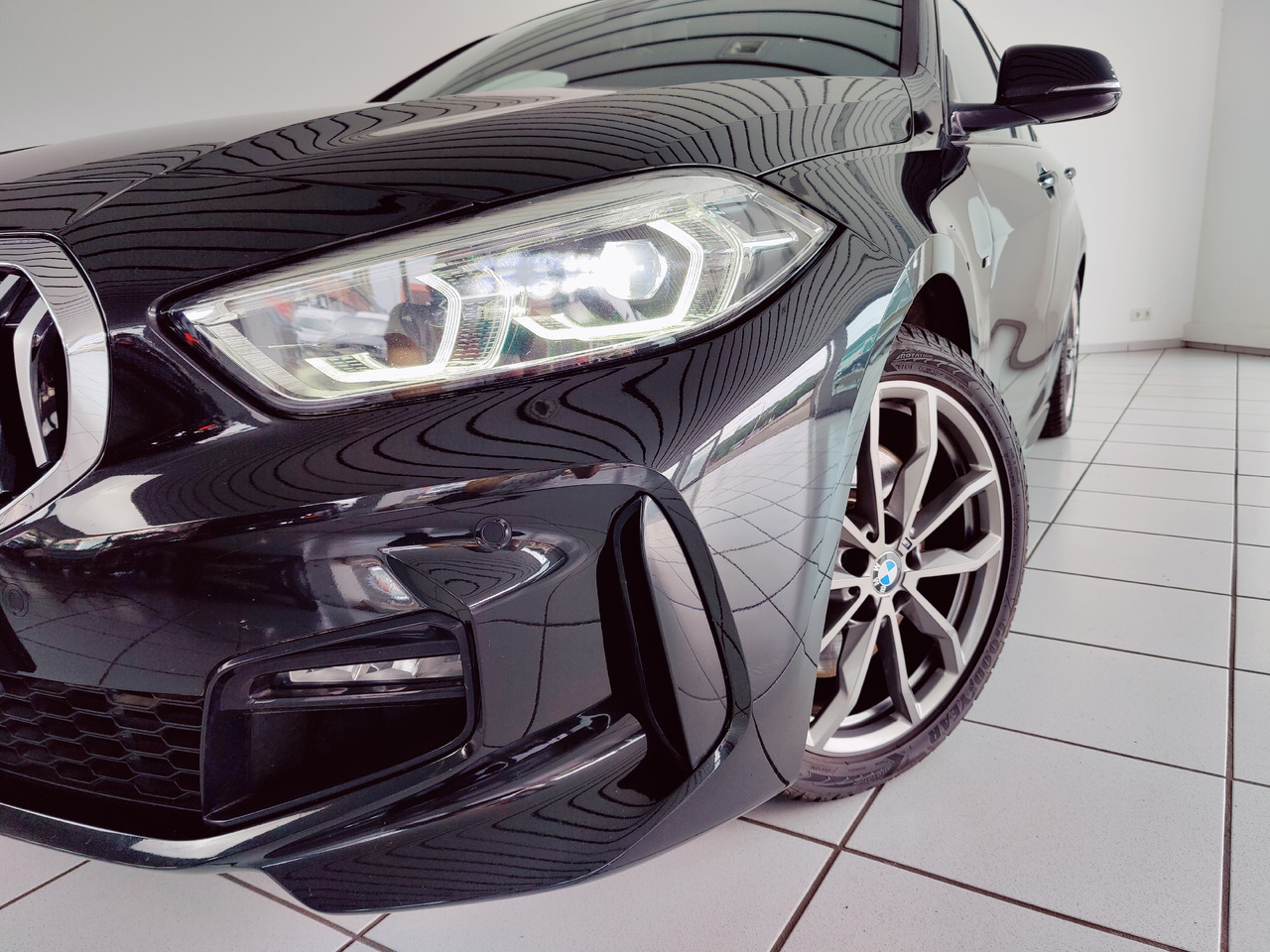 BMW 120 i M Sport RTTI LiveCockpit Head-up Navi - Szedán: 2 kép. BMW 120 i M Sport RTTI LiveCockpit Head-up Navi - Szedán: 2 kép.