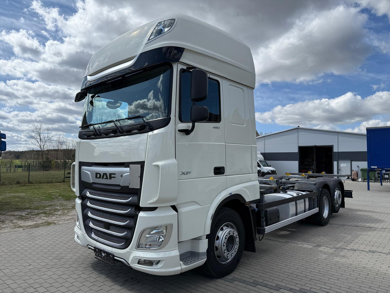 DAF XF 480 - Cserefelépítményes teherautó: 1 kép. DAF XF 480 - Cserefelépítményes teherautó: 1 kép.