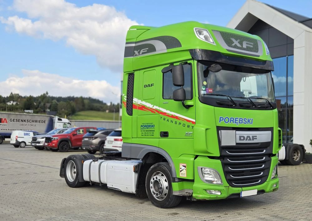DAF XF 460 EURO6 - Nyergesvontató: 2 kép. DAF XF 460 EURO6 - Nyergesvontató: 2 kép.