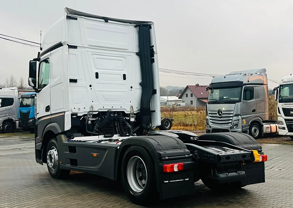 Mercedes-Benz ACTROS 1845 - Nyergesvontató: 4 kép. Mercedes-Benz ACTROS 1845 - Nyergesvontató: 4 kép.