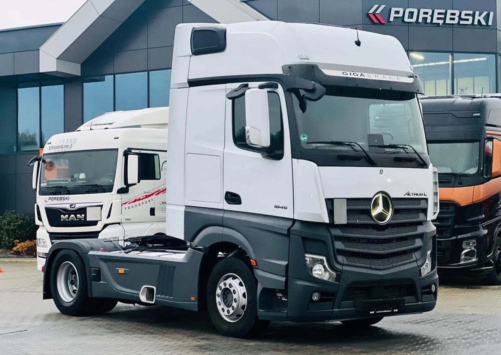 Mercedes-Benz ACTROS 1845 - Nyergesvontató: 1 kép. Mercedes-Benz ACTROS 1845 - Nyergesvontató: 1 kép.
