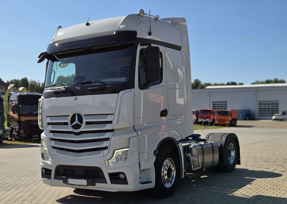 Mercedes-Benz ACTROS 1848 - Nyergesvontató: 2 kép. Mercedes-Benz ACTROS 1848 - Nyergesvontató: 2 kép.