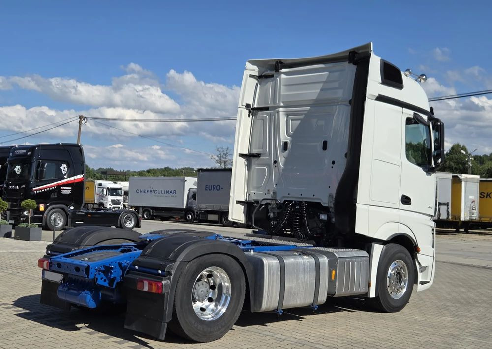 Mercedes-Benz ACTROS 1848 - Nyergesvontató: 4 kép. Mercedes-Benz ACTROS 1848 - Nyergesvontató: 4 kép.