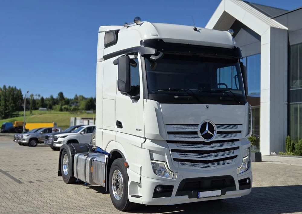 Mercedes-Benz ACTROS 1848 - Nyergesvontató: 3 kép. Mercedes-Benz ACTROS 1848 - Nyergesvontató: 3 kép.