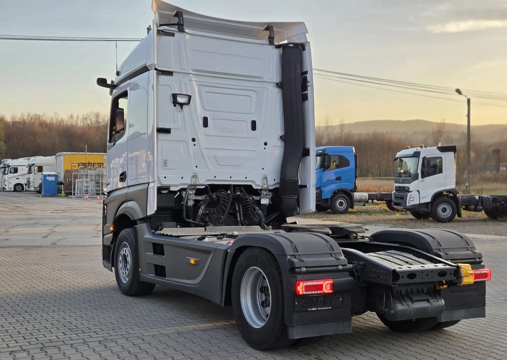 Mercedes-Benz Actros 1845/ Retarder olejowy/Klima Postojowa / Aktywny tempomat ACC/ - Nyergesvontató: 4 kép. Mercedes-Benz Actros 1845/ Retarder olejowy/Klima Postojowa / Aktywny tempomat ACC/ - Nyergesvontató: 4 kép.