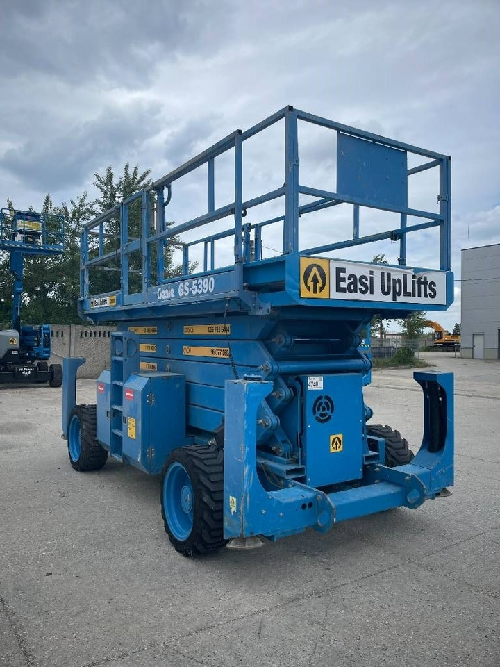Genie GS 5390 RT - Ollós emelő: 2 kép. Genie GS 5390 RT - Ollós emelő: 2 kép.