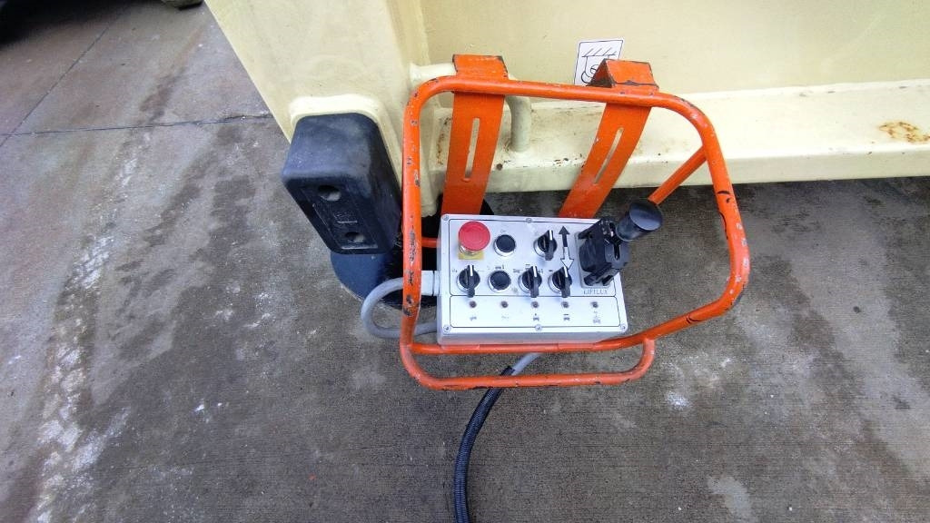 JLG 245-25 - Ollós emelő: 4 kép. JLG 245-25 - Ollós emelő: 4 kép.