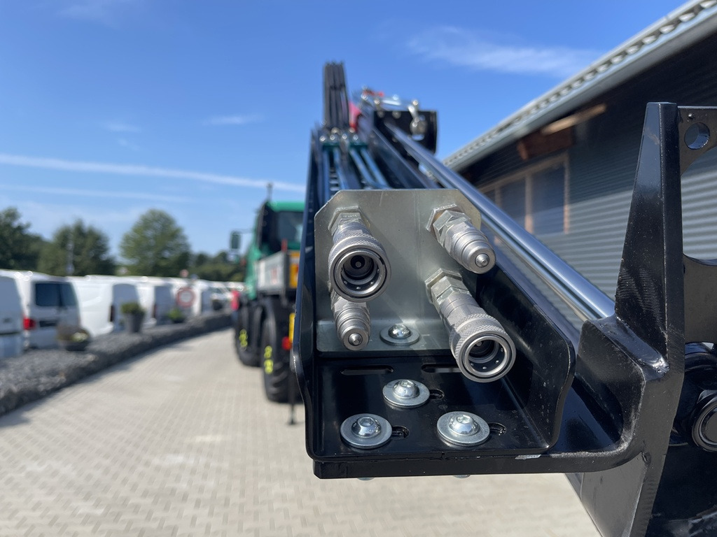 Darus autó a következők szállításához nehézgépek Unimog U318 - UHN mit Ladekran und Forstgreifer , Traumzustand: 13 kép.