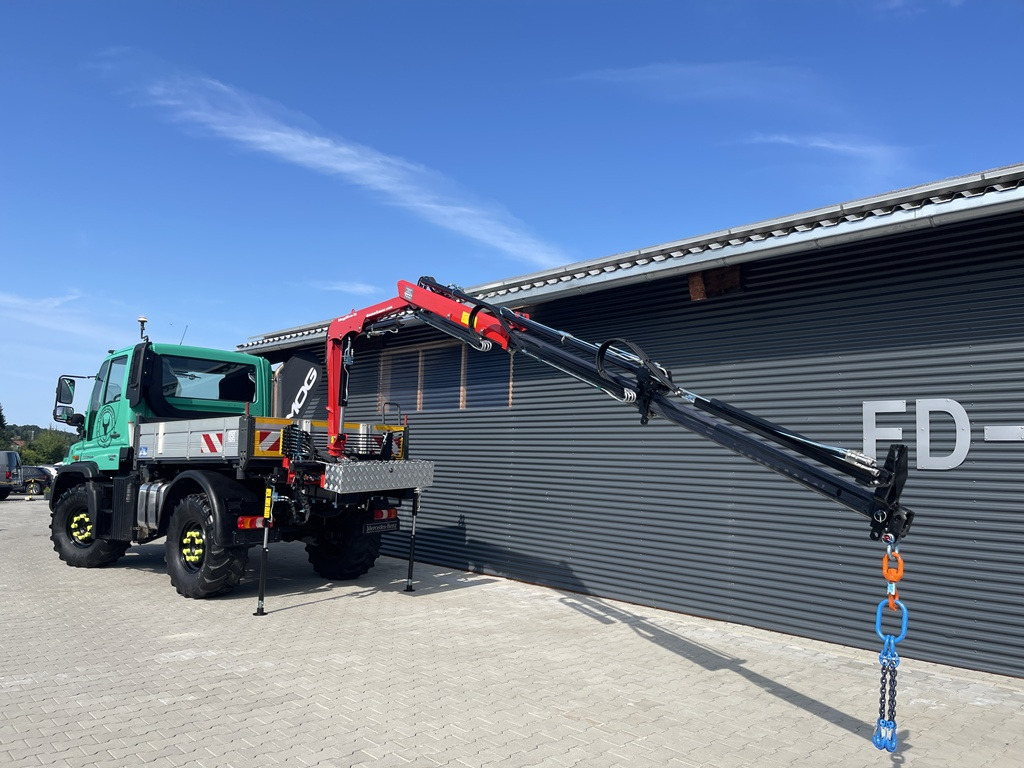 Darus autó a következők szállításához nehézgépek Unimog U318 - UHN mit Ladekran und Forstgreifer , Traumzustand: 12 kép.