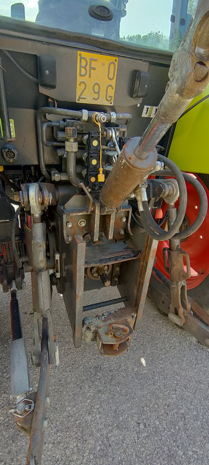 CLAAS AXOS 340 - Traktor: 3 kép. CLAAS AXOS 340 - Traktor: 3 kép.