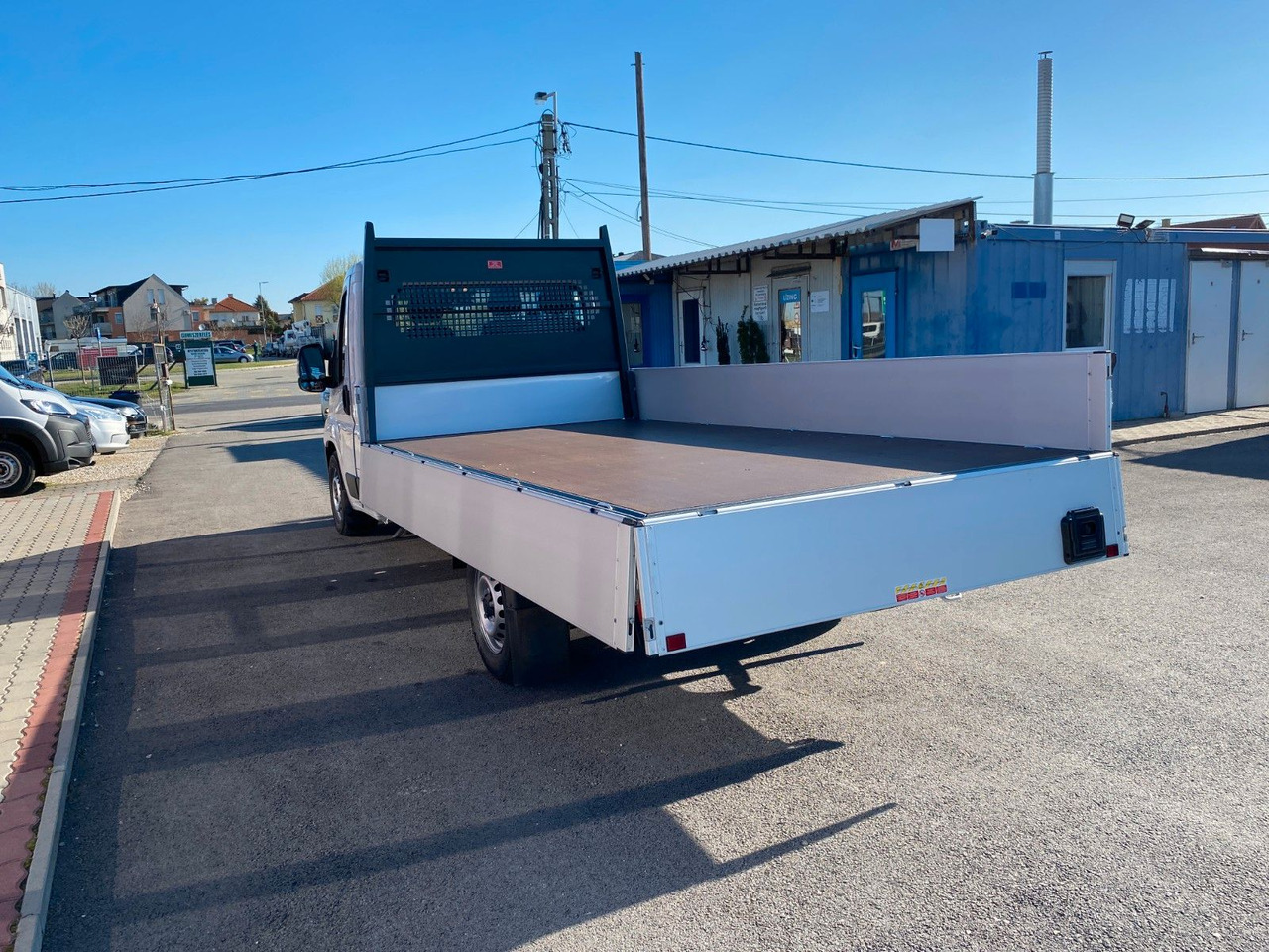 Fiat DUCATO XLWB MAXI PRITSCHE - Platós kisteherautó: 4 kép. Fiat DUCATO XLWB MAXI PRITSCHE - Platós kisteherautó: 4 kép.