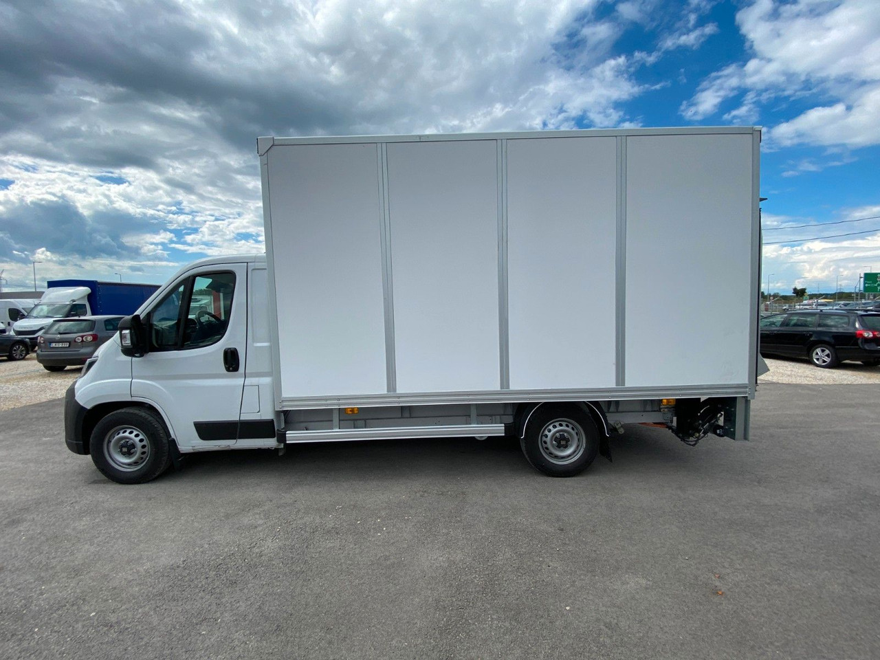 Fiat Ducato KOFFER+LBW L4 140 Multijet Maxi - Dobozos kisteherautó: 4 kép. Fiat Ducato KOFFER+LBW L4 140 Multijet Maxi - Dobozos kisteherautó: 4 kép.