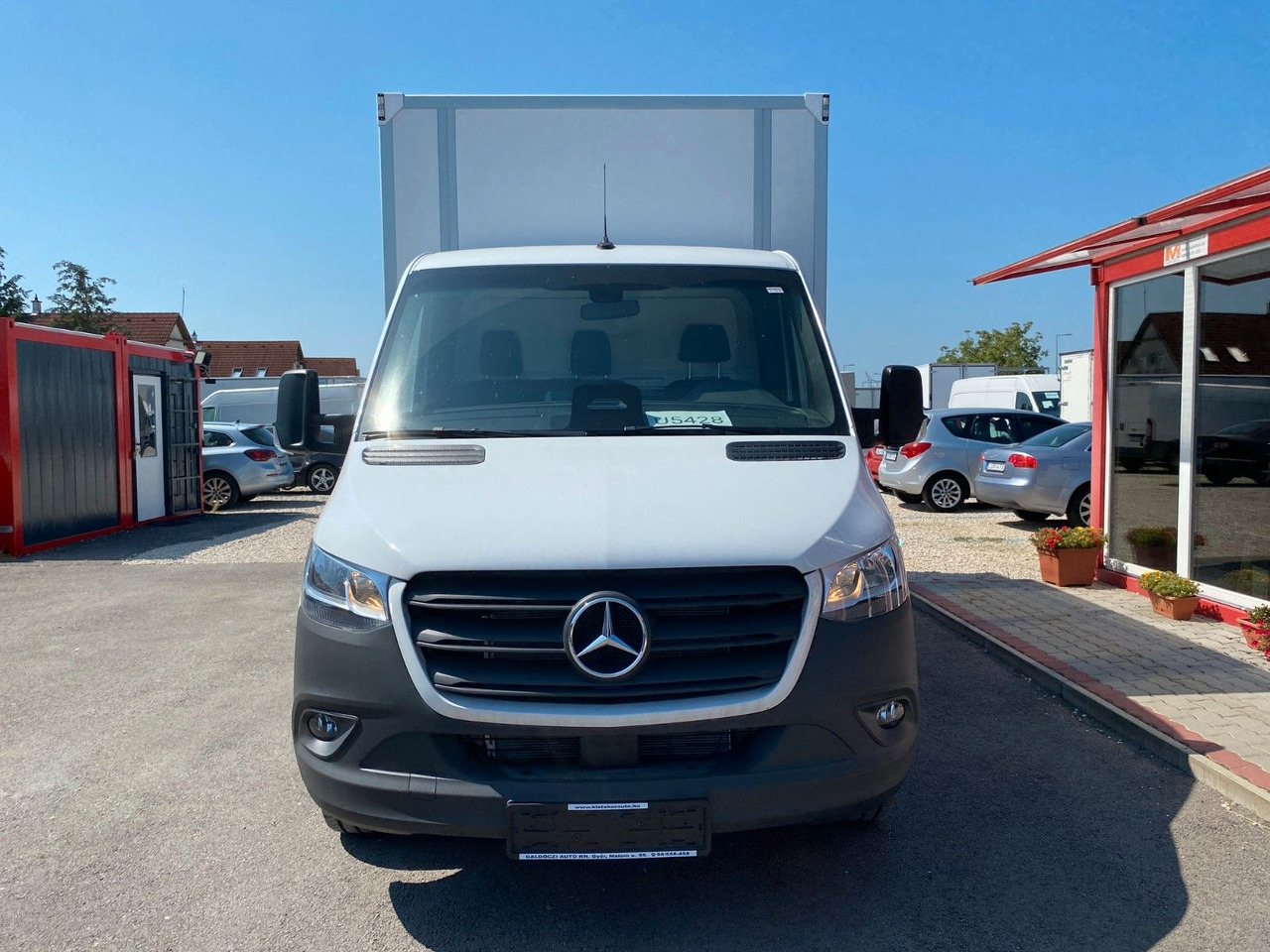 Mercedes-Benz Sprinter 317 Koffer+LBW - Dobozos kisteherautó: 2 kép. Mercedes-Benz Sprinter 317 Koffer+LBW - Dobozos kisteherautó: 2 kép.