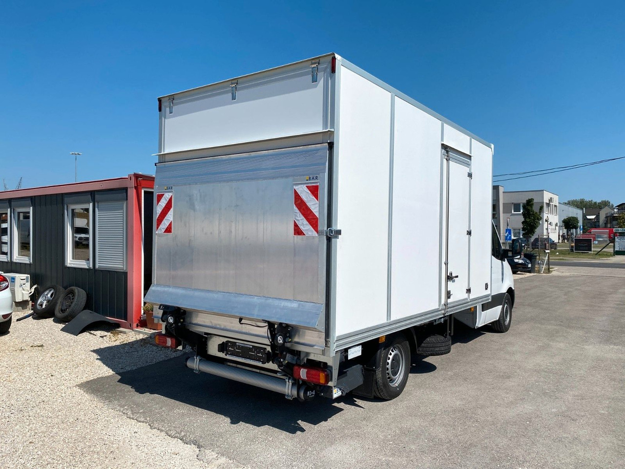 Mercedes-Benz Sprinter 317 Koffer+LBW - Dobozos kisteherautó: 5 kép. Mercedes-Benz Sprinter 317 Koffer+LBW - Dobozos kisteherautó: 5 kép.