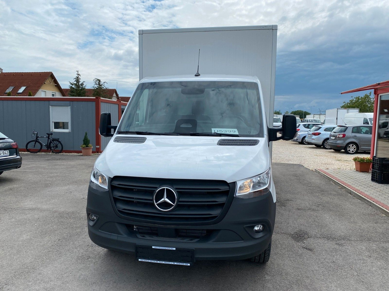 Mercedes-Benz Sprinter 319 Koffer - Dobozos kisteherautó: 2 kép. Mercedes-Benz Sprinter 319 Koffer - Dobozos kisteherautó: 2 kép.