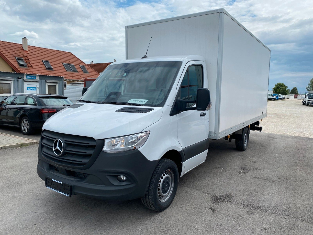 Mercedes-Benz Sprinter 319 Koffer - Dobozos kisteherautó: 1 kép. Mercedes-Benz Sprinter 319 Koffer - Dobozos kisteherautó: 1 kép.