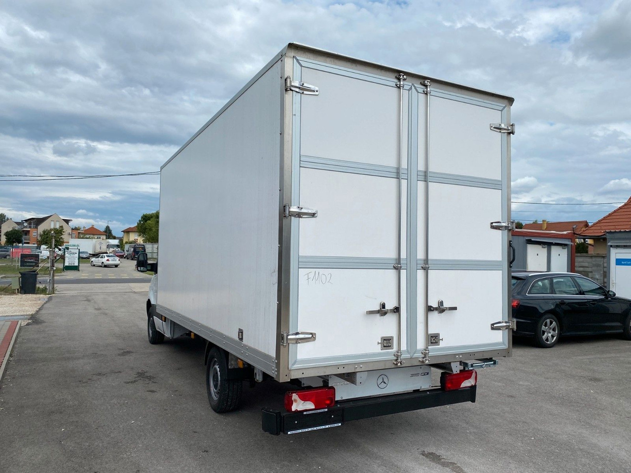 Mercedes-Benz Sprinter 319 Koffer - Dobozos kisteherautó: 4 kép. Mercedes-Benz Sprinter 319 Koffer - Dobozos kisteherautó: 4 kép.