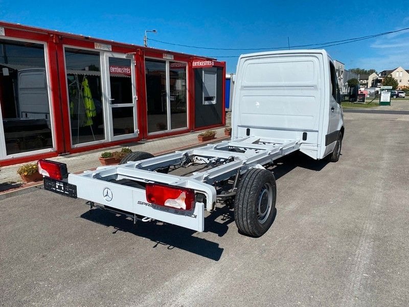 Mercedes-Benz Sprinter 319 Pritsche+Plane 3,5T Anhängelast - Ponyvás kisteherautó: 4 kép. Mercedes-Benz Sprinter 319 Pritsche+Plane 3,5T Anhängelast - Ponyvás kisteherautó: 4 kép.