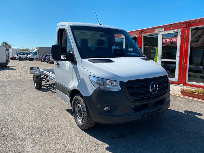 Mercedes-Benz Sprinter 319 Pritsche+Plane 3,5T Anhängelast - Ponyvás kisteherautó: 3 kép. Mercedes-Benz Sprinter 319 Pritsche+Plane 3,5T Anhängelast - Ponyvás kisteherautó: 3 kép.