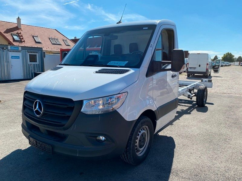 Mercedes-Benz Sprinter 319 Pritsche+Plane 3,5T Anhängelast - Ponyvás kisteherautó: 2 kép. Mercedes-Benz Sprinter 319 Pritsche+Plane 3,5T Anhängelast - Ponyvás kisteherautó: 2 kép.