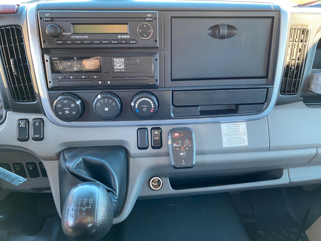 Mitsubishi FUSO CANTER 6C18 4WD PRITSCHE+PM 6522P KRAN - Platós kisteherautó: 5 kép. Mitsubishi FUSO CANTER 6C18 4WD PRITSCHE+PM 6522P KRAN - Platós kisteherautó: 5 kép.