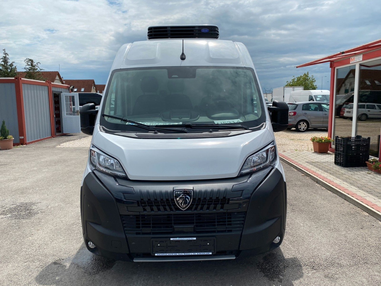 Peugeot Boxer Kasten Hochraum 435 L4H2 BlueHDi 140 Peugeot Boxer Kühlkasten 435 L4H2 BlueHDi 140 - Furgon: 2 kép. Peugeot Boxer Kasten Hochraum 435 L4H2 BlueHDi 140 Peugeot Boxer Kühlkasten 435 L4H2 BlueHDi 140 - Furgon: 2 kép.