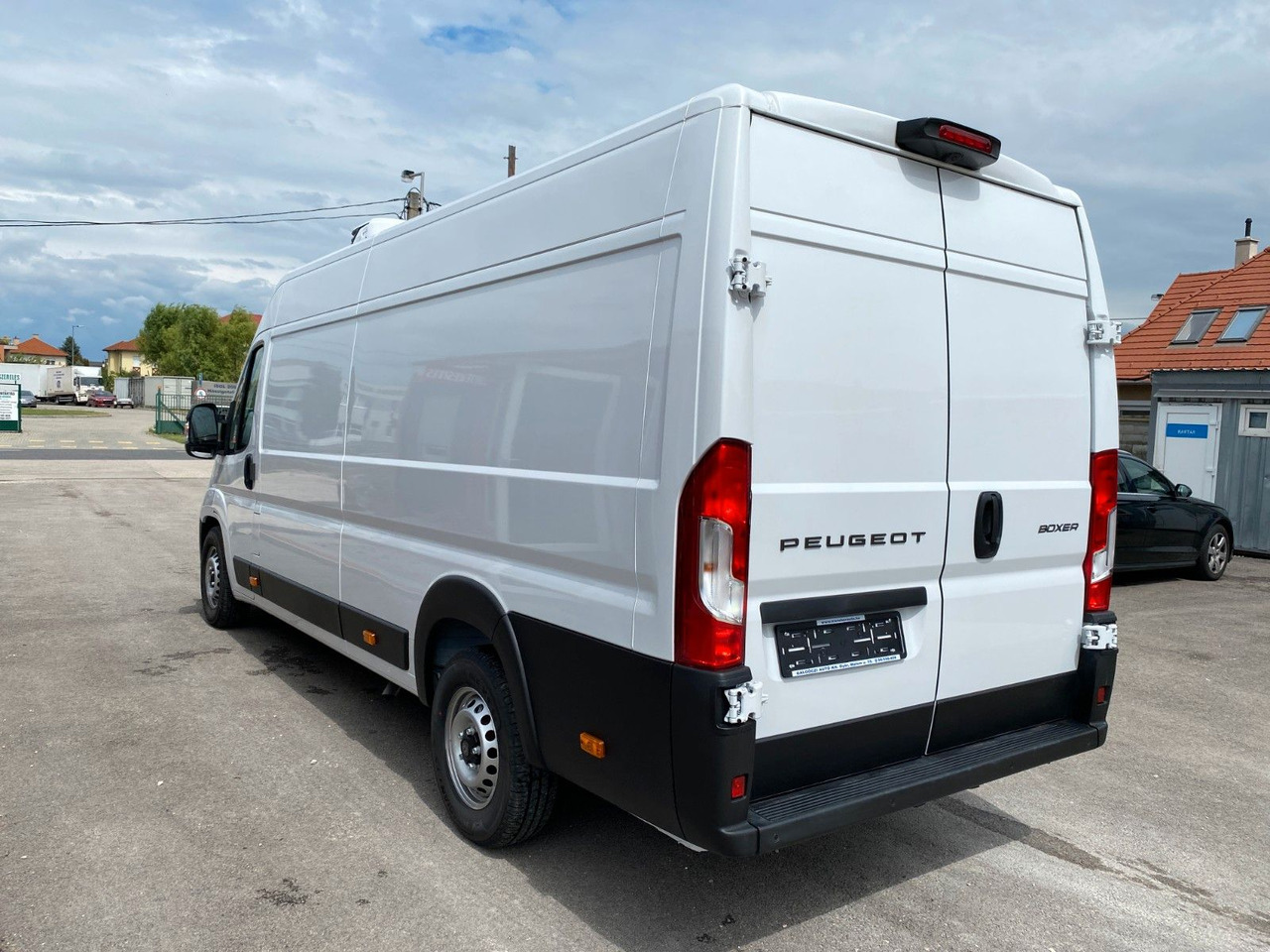 Peugeot Boxer Kasten Hochraum 435 L4H2 BlueHDi 140 Peugeot Boxer Kühlkasten 435 L4H2 BlueHDi 140 - Furgon: 4 kép. Peugeot Boxer Kasten Hochraum 435 L4H2 BlueHDi 140 Peugeot Boxer Kühlkasten 435 L4H2 BlueHDi 140 - Furgon: 4 kép.