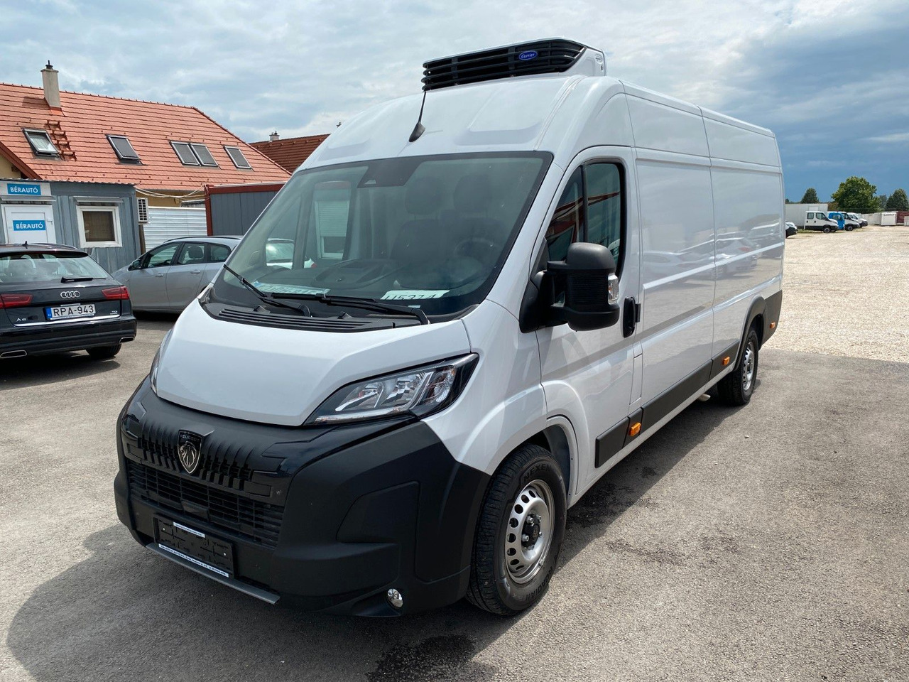 Peugeot Boxer Kasten Hochraum 435 L4H2 BlueHDi 140 Peugeot Boxer Kühlkasten 435 L4H2 BlueHDi 140 - Furgon: 1 kép. Peugeot Boxer Kasten Hochraum 435 L4H2 BlueHDi 140 Peugeot Boxer Kühlkasten 435 L4H2 BlueHDi 140 - Furgon: 1 kép.