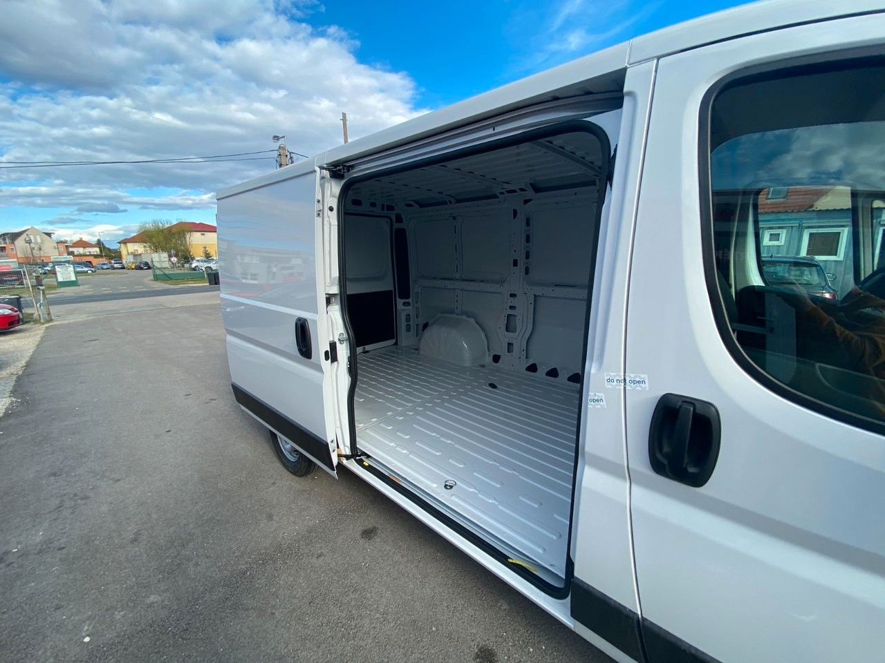 Peugeot Boxer - Kis furgon: 3 kép. Peugeot Boxer - Kis furgon: 3 kép.