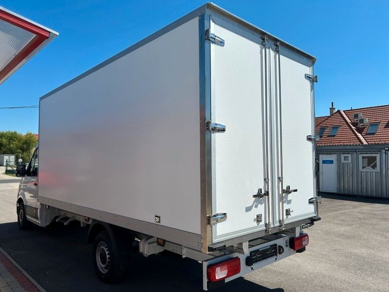 Volkswagen Crafter Koffer - Dobozos kisteherautó: 2 kép. Volkswagen Crafter Koffer - Dobozos kisteherautó: 2 kép.