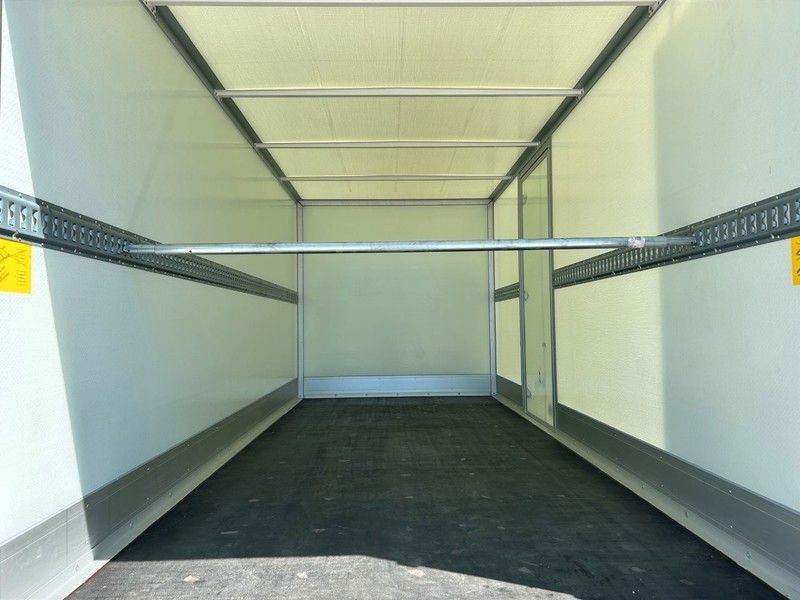 Volkswagen Crafter Koffer - Dobozos kisteherautó: 5 kép. Volkswagen Crafter Koffer - Dobozos kisteherautó: 5 kép.