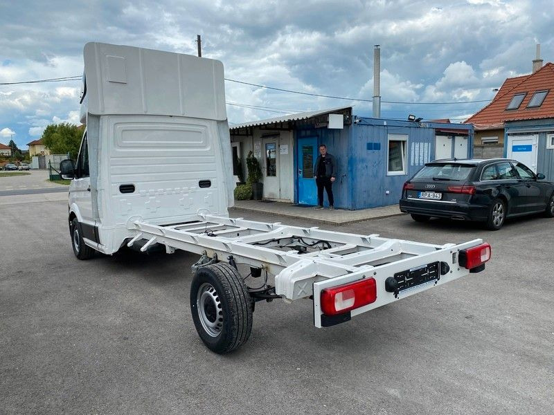 Volkswagen Crafter Pritsche Pritsche 35 lang FWD - Platós kisteherautó: 3 kép. Volkswagen Crafter Pritsche Pritsche 35 lang FWD - Platós kisteherautó: 3 kép.