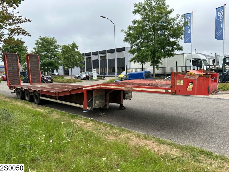 Castera Lowbed 45.000 kg - Félpótkocsi mélybölcsős: 4 kép. Castera Lowbed 45.000 kg - Félpótkocsi mélybölcsős: 4 kép.