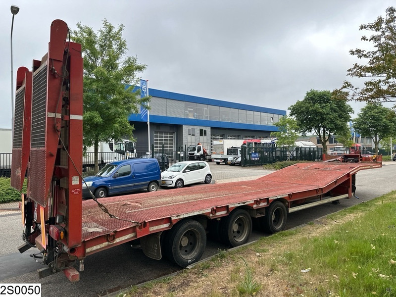 Castera Lowbed 45.000 kg - Félpótkocsi mélybölcsős: 3 kép. Castera Lowbed 45.000 kg - Félpótkocsi mélybölcsős: 3 kép.