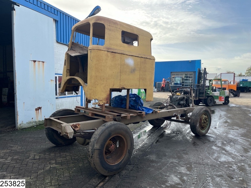 DAF A1600 Truck incomplete - Alvaz teherautó: 4 kép. DAF A1600 Truck incomplete - Alvaz teherautó: 4 kép.