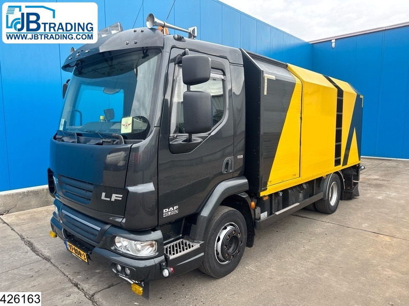 DAF LF45 250 EURO 5, Manual, Bitumen sprayer - Tartályos teherautó: 1 kép. DAF LF45 250 EURO 5, Manual, Bitumen sprayer - Tartályos teherautó: 1 kép.