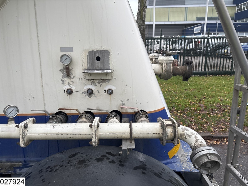 Feldbinder Silo 40.000 Liter - Tartályos félpótkocsi: 3 kép. Feldbinder Silo 40.000 Liter - Tartályos félpótkocsi: 3 kép.