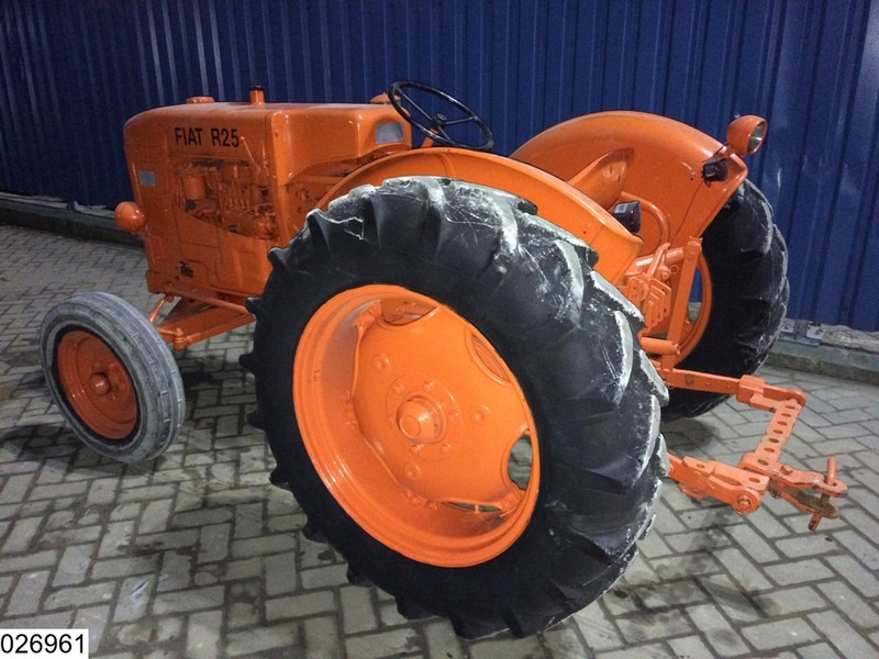 Fiat R25 2WD - Traktor: 3 kép. Fiat R25 2WD - Traktor: 3 kép.
