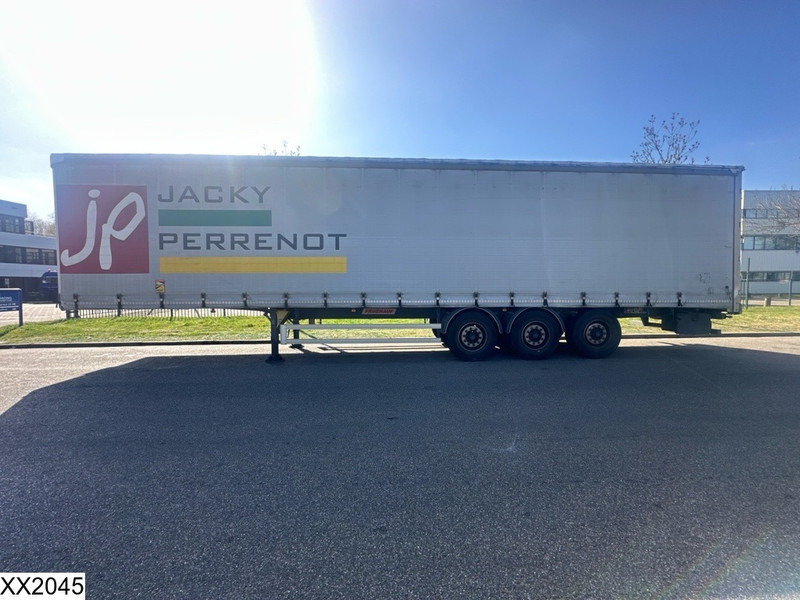Fruehauf Tautliner - Ponyvás félpótkocsi: 2 kép. Fruehauf Tautliner - Ponyvás félpótkocsi: 2 kép.