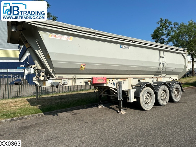 Fruehauf kipper - Félpótkocsi billenőplatós: 1 kép. Fruehauf kipper - Félpótkocsi billenőplatós: 1 kép.