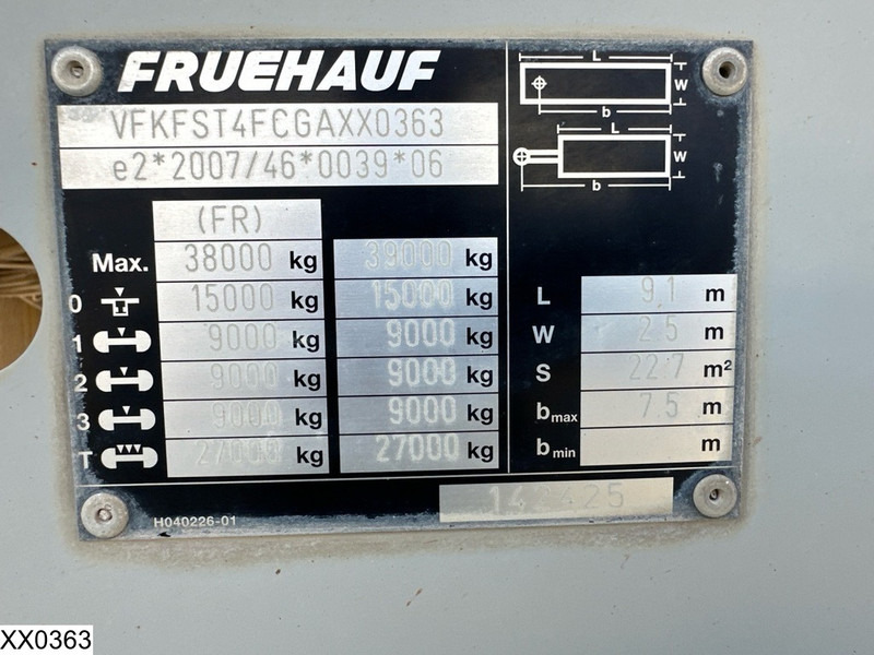 Fruehauf kipper - Félpótkocsi billenőplatós: 4 kép. Fruehauf kipper - Félpótkocsi billenőplatós: 4 kép.