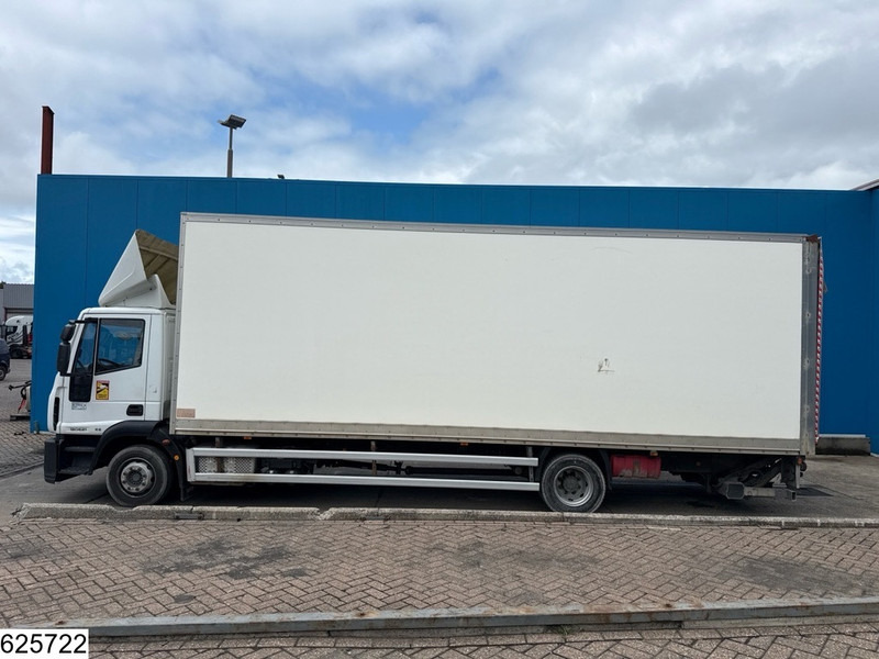Iveco 120E21 EURO 6, Engine defect - Dobozos felépítményű teherautó: 2 kép. Iveco 120E21 EURO 6, Engine defect - Dobozos felépítményű teherautó: 2 kép.